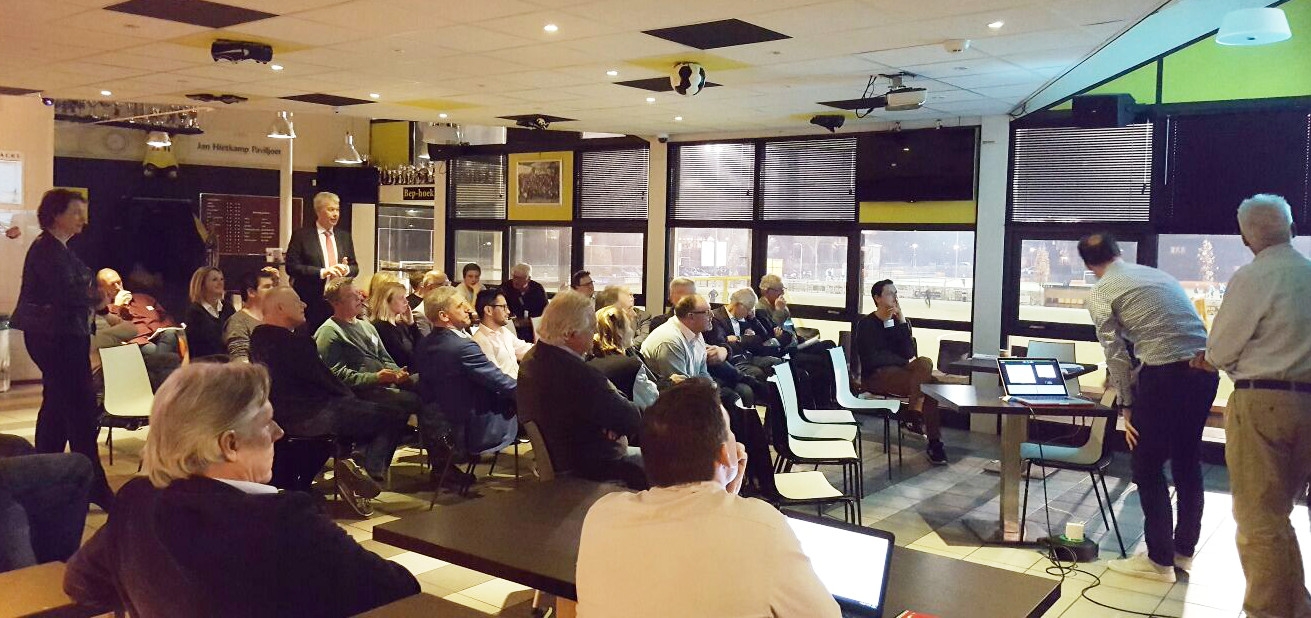 Presentatie onderzoek buitensportaccommodaties in het clubhuis van CJVV